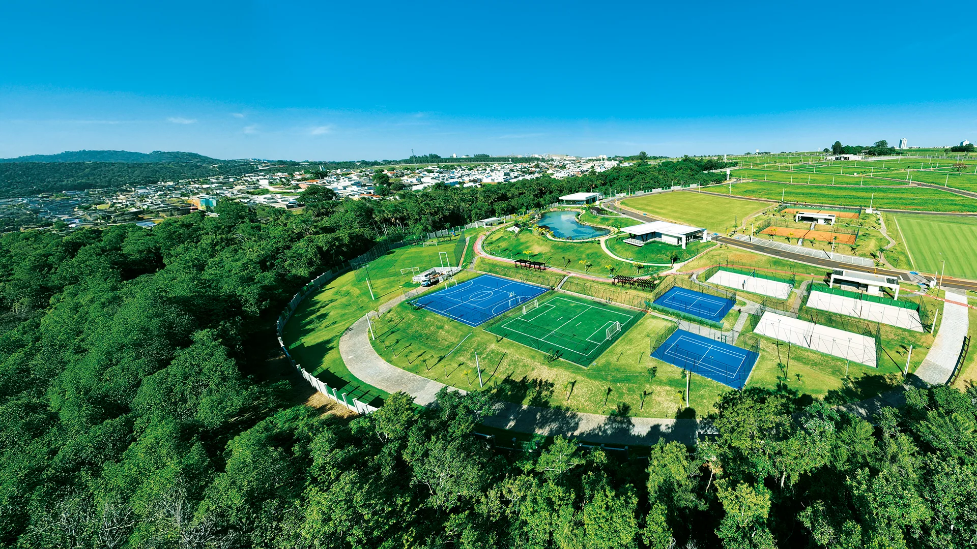 Área verde preservada e complexo esportivo do Parque do Cerrado